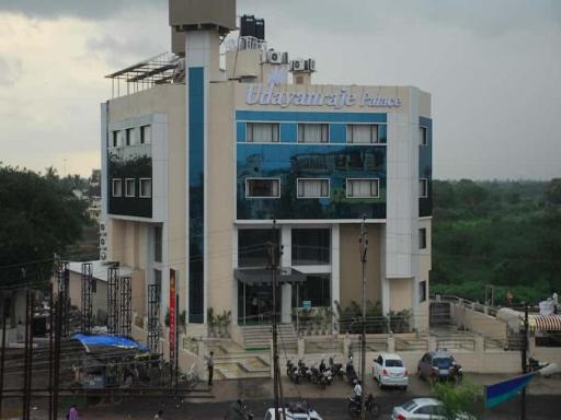 Hotel Udayanraje Palace - Housity