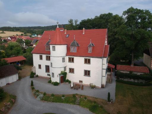 Schloß Roßdorf Ferienwohnungen & Camping - Housity