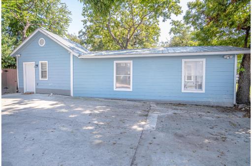 Remodeled Historic 1BR1BA House Near Downtown - Housity