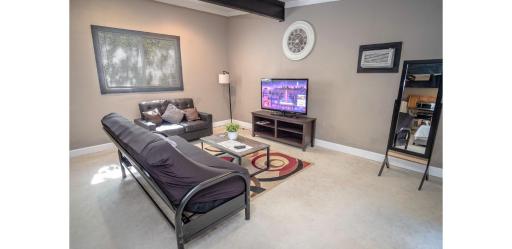 Florida #B St Near Downtown with all amenities - Housity