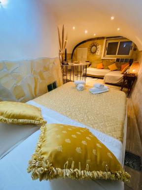Ancient Roman Mansion - Housity