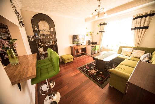 Balerno house, sleeps up to 8, huge garden - Housity