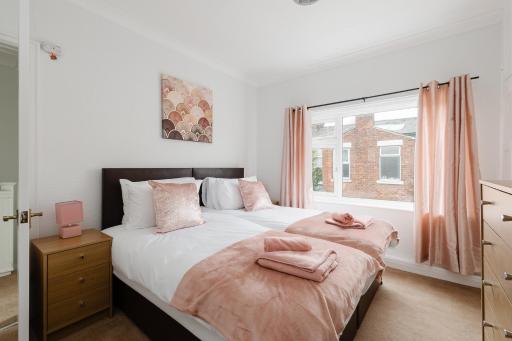 Connaught Place - 4 Bedrooms Parking Contractors - Housity