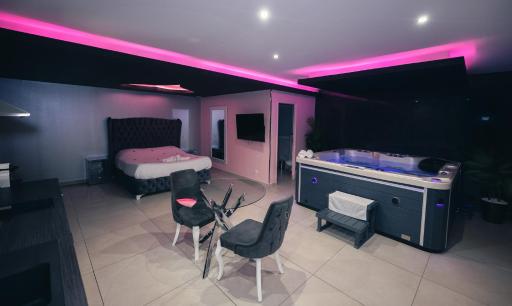 Love night Marseille jacuzzi - Housity