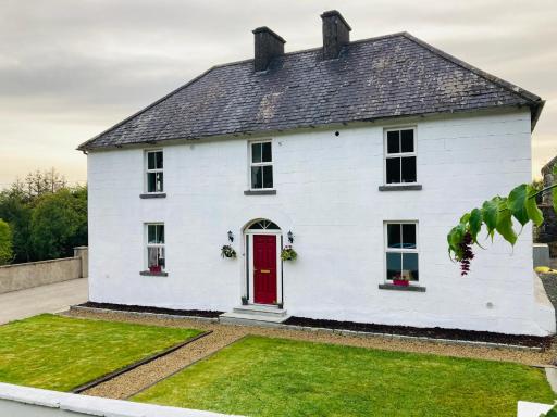 Entire Farmhouse in Tipperary - Housity