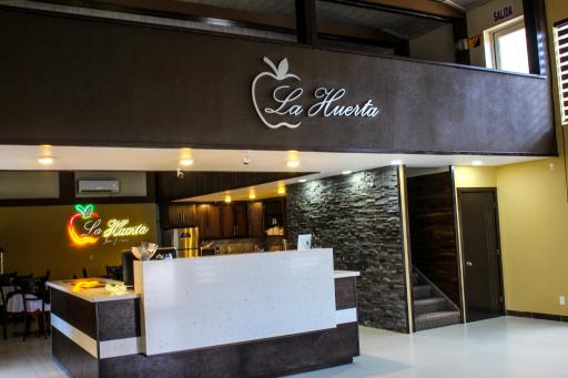 La Huerta Inn & Suites - Housity