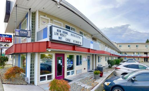 Americas Inn & Suite - Housity