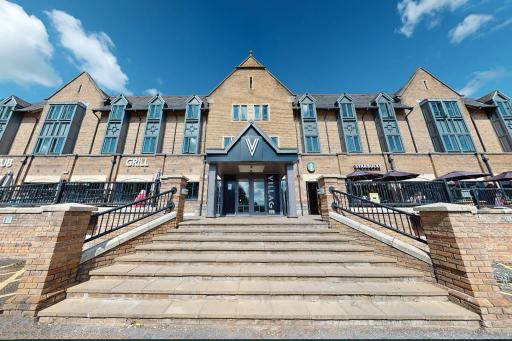 Village Hotel Leeds North - Housity