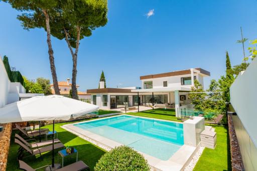 Cubo's Villa Elena - Housity