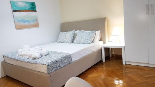 Apricot Apartment - Athens Center, 6 BD, 2.5 BATH - Housity