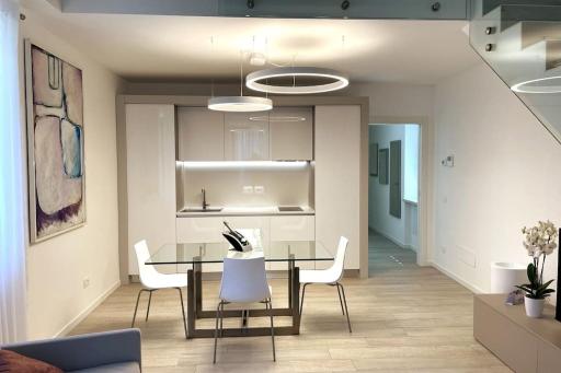 Queen Verona Luxury Apartment - Housity