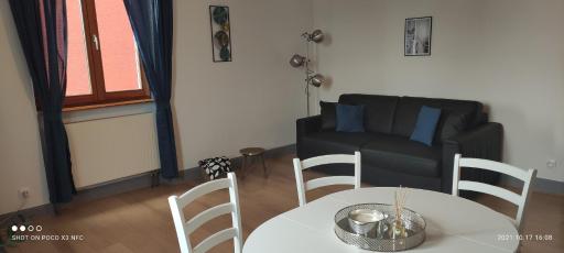 C'est une maison bleue - Housity