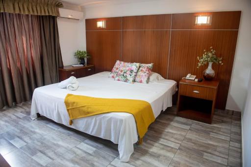 Cresta Inn - Housity