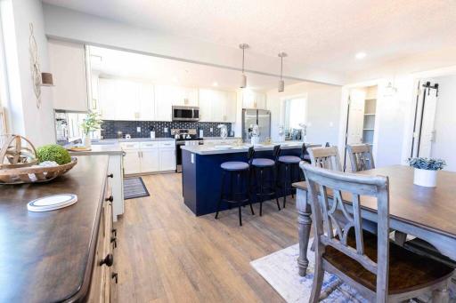 Fully Renovated beautiful 5 bed/bath, 2 kitchens! - Housity