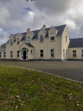 Magnificent House Bed No2 Double Room - Housity