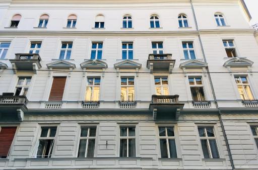 Eclectic Luxury & Spacious 2BR AC Apt in Center - Housity