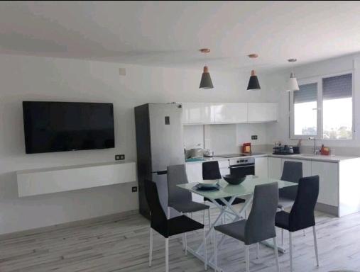 Lovely Beach House with Terrace San Juan Alicante - Housity