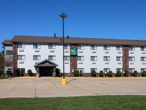 Quality Inn & Suites Bloomington I-55 and I-74 - Housity