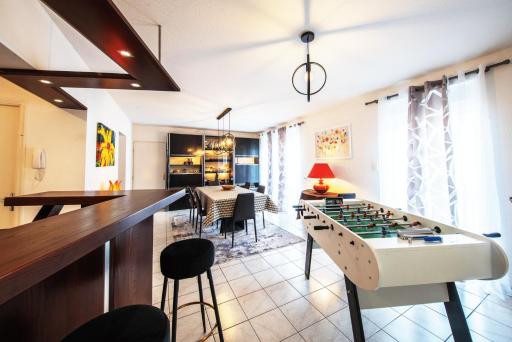 La COQUETTE ! MAISON au coeur de LA BRESSE avec Veranda barbecue GARAGE baby-foot et Barre de son - Housity