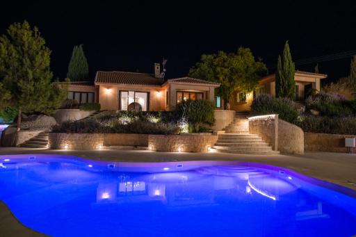 Beautiful 4 bedroom Country house with stunning sea view - Housity