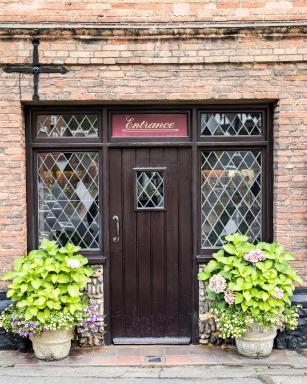 The Red Lion Eaton - Housity