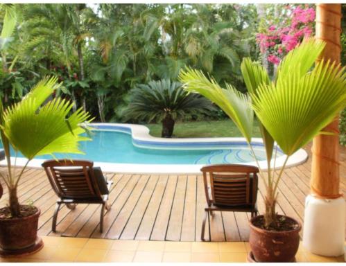 Charming Caribbean style villa near superb beach - Housity