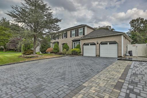 Jersey Home with Private In-Ground Pool and Hot Tub! - Housity
