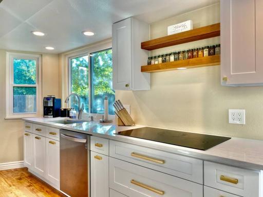 Modern Home near Red Rocks - Housity