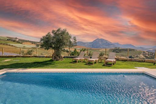 Villa Antequera - Housity