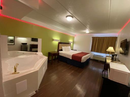 Skylight Inn Willoughby - Cleveland Mentor - Housity