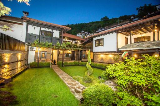 Семеен Хотел Чардаците - Housity