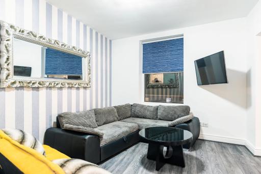 Mollet House - Housity
