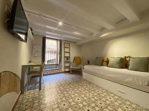 TarracoHomes, TH143 Studio Old Town - Housity