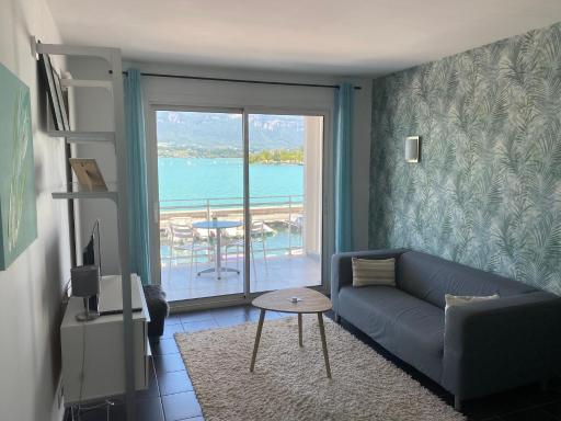 ECHAPPEE BELLE AU BORD DU LAC - Housity