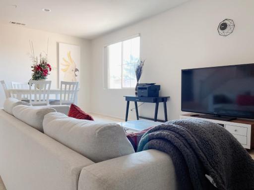 Homeinn - Luxe Residence in Prime Location of Fontana - Housity