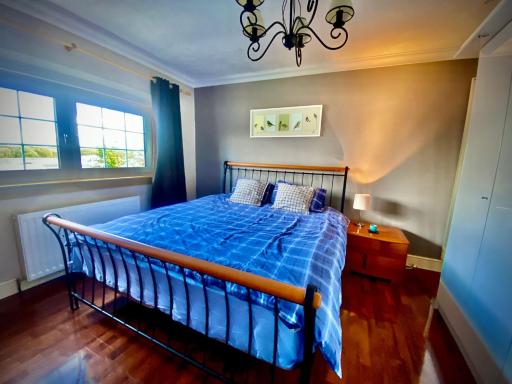 Cosy 2 bed house with direct train link to Glasgow - Housity