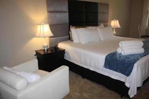 private suite - private home stay - Housity