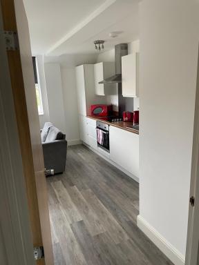 #0410 Lovely one bedroom apartment with free parking - Housity