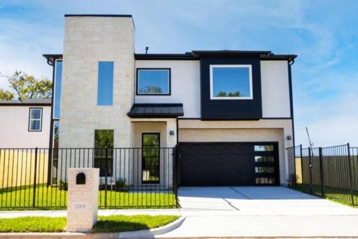 Cute Cozy house close to major sporting events and restaurants - Housity