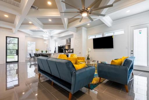 Cute Cozy house close to major sporting events and restaurants - Housity