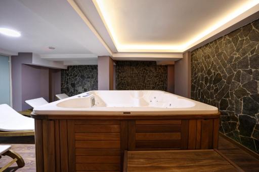 Stargate Hotel&Spa - Housity