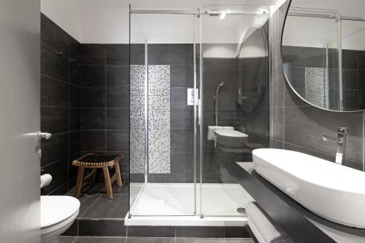 N - SPACE modern guestrooms - Housity