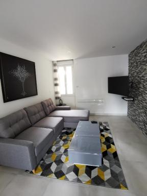 superbe appartement neuf tout équipé, non fumeur avec place de parking privée - Housity