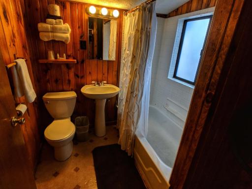 Foot of the Mountain Motel - Housity