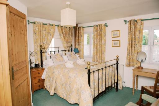 4 Lyndhurst Rd - Housity