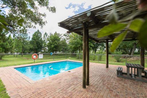 2Bedroom apartment in a secure golf estate.WIFI - Housity
