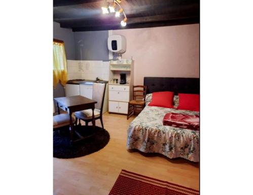 Room in Apartment - Sci La Mijotiere pont des sable 47200 fourque sur Garonne - Housity