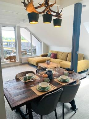 BESOTEL Mettmann-schicke FeWo oder Apartments nähe Golfplatz Gruiten und Neandertal mit Glasfaser WLAN und Parkplatz-viele Schlafzimmer mit Bad en suite - Housity