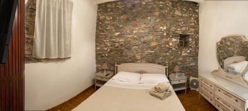 Traditional stone house - Housity