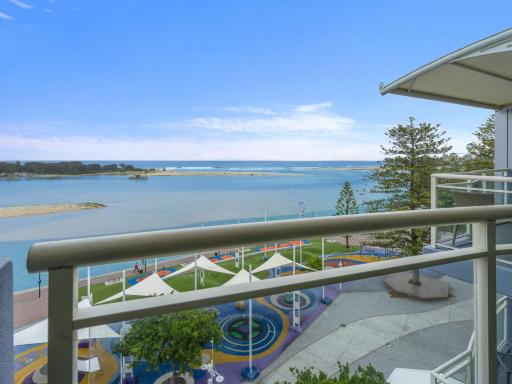 The Entrance Waterfront Resort Unit 510 - Housity